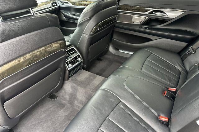 2022 BMW 7 Series 740i