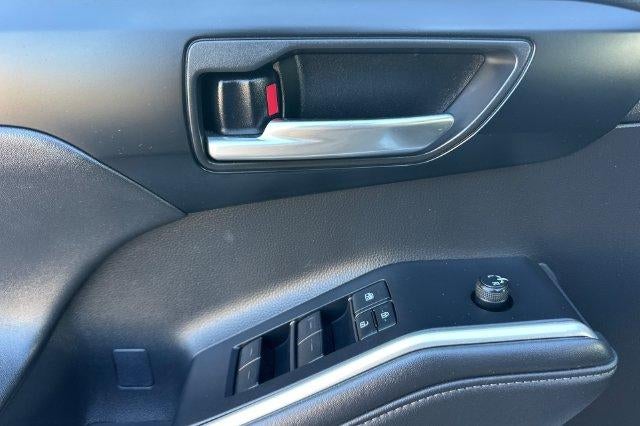 2021 Toyota Highlander XLE FWD (Natl)