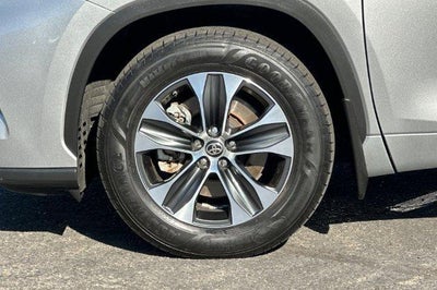2021 Toyota Highlander XLE FWD (Natl)
