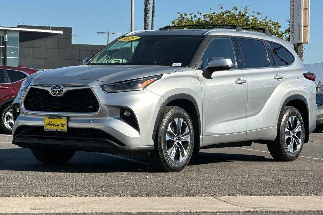 2021 Toyota Highlander XLE FWD (Natl)
