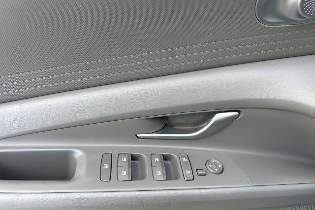 2026 Hyundai ELANTRA SE Sedan