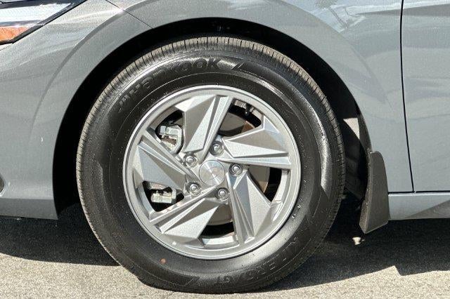 2026 Hyundai ELANTRA SE Sedan