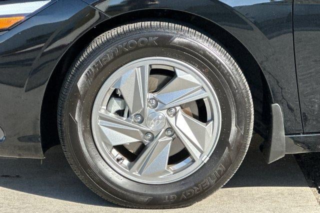 2026 Hyundai ELANTRA SE Sedan